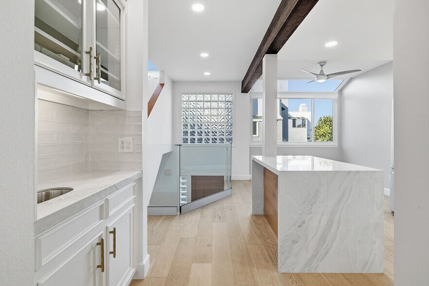 Building Photo - 501 Herondo St