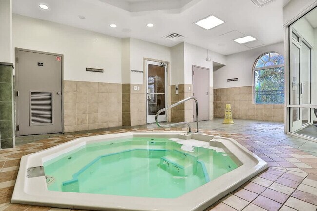 Building Photo - 1042 Calabria Ave