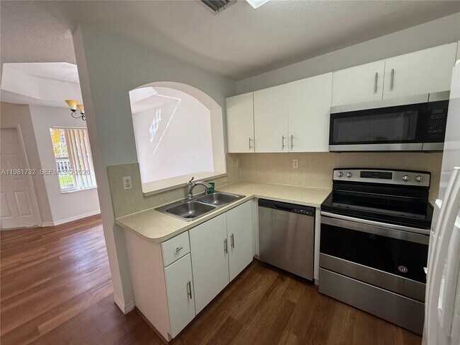 Building Photo - 764 SW 106th Ave