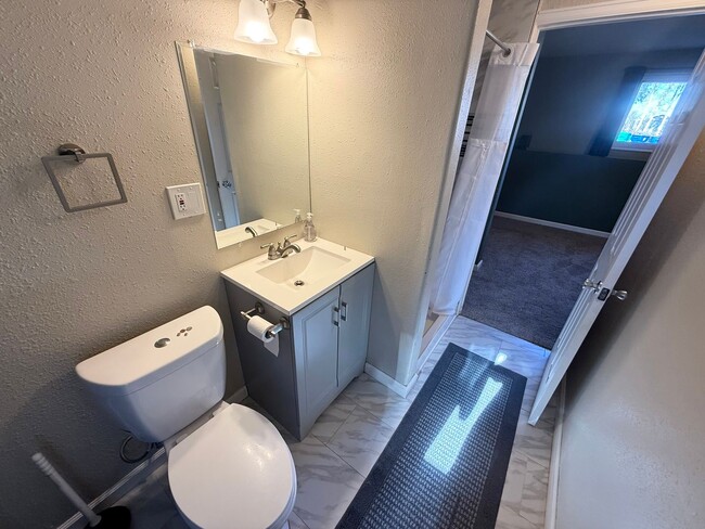 Building Photo - 3 Bedroom Home with Large Yard