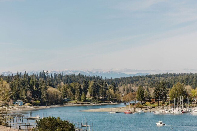 Building Photo - Furnished Bainbridge Island Waterfront Home with Incredible Views