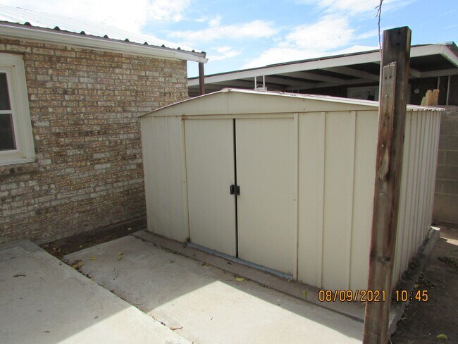 Building Photo - Newly remodeled 5 bedroom/2 bath home