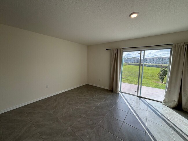 Building Photo - 8243 SW 67th Ave