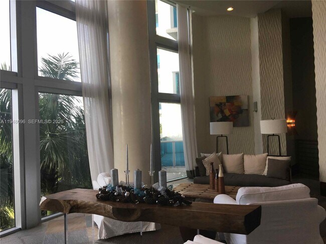 Building Photo - 2641 N Flamingo Rd