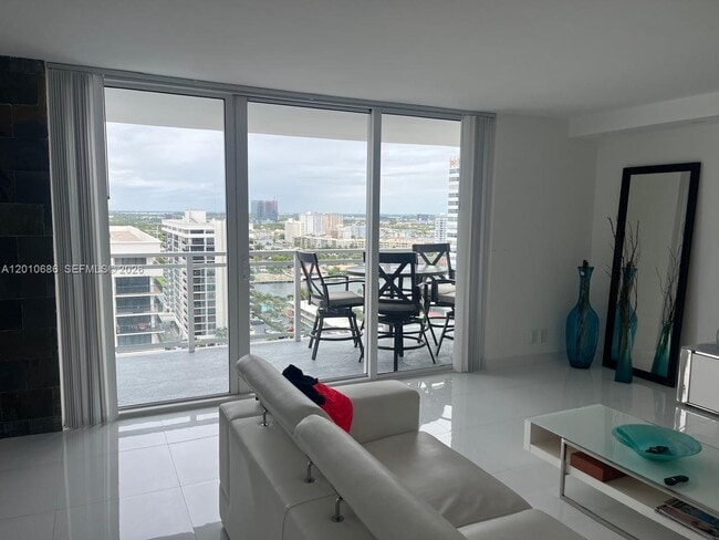 Building Photo - 2030 S Ocean Dr
