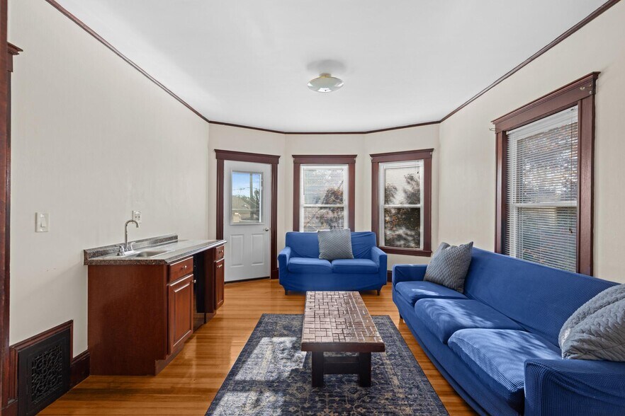 Building Photo - 56 Hobson St