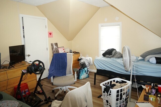 Building Photo - 170 Middleboro Ave
