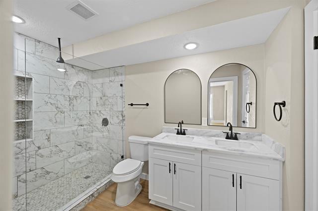 Building Photo - 10211 Glenmawr Dr