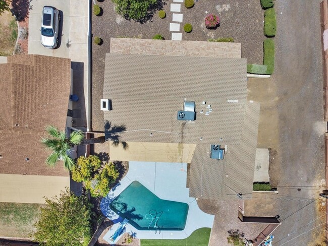 Building Photo - 6 Bedrooms, 3 Bath,  Pool CLOSE TO ASU (Rural & Broadway)