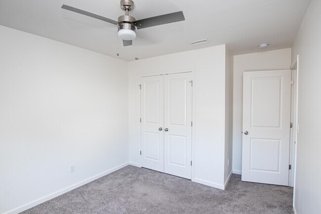 Building Photo - 2-Car Garage Bonterra Townhome