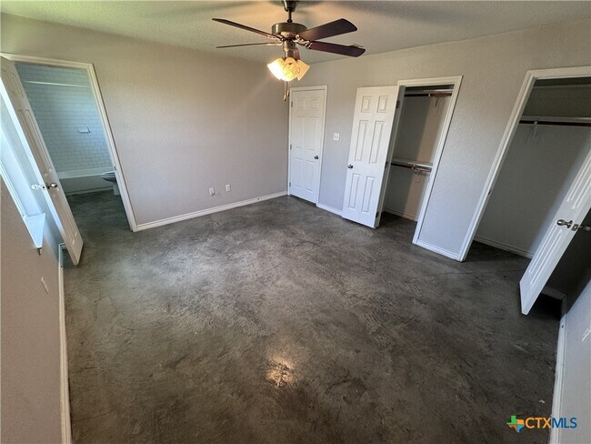 Building Photo - 1615 Pontotoc Trce