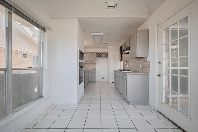 Building Photo - 2107 Creekshire Dr