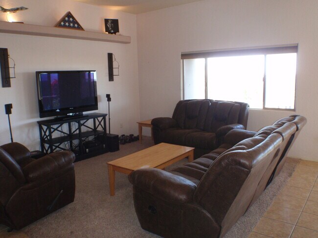 Building Photo - MESA DEL SOL POOL HOME