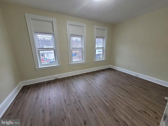 Building Photo - 39 New Dorwart St