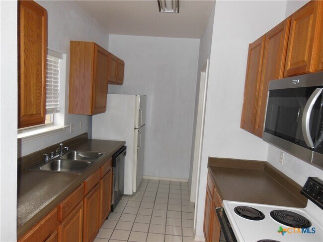 Building Photo - 1641 Kuehler Ave