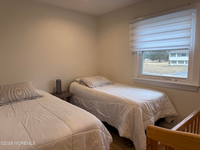 Building Photo - 5 Ash St