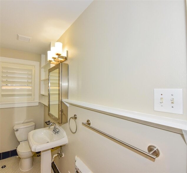 Building Photo - 3908 Becker Ave