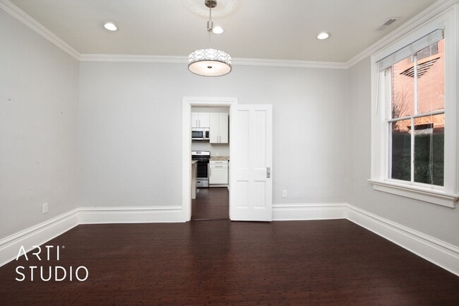 Building Photo - 4 Bed 2 Bath Salt Lake Home For Rent!