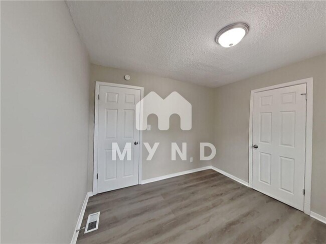 Building Photo - 406 Blair Villa Dr SE