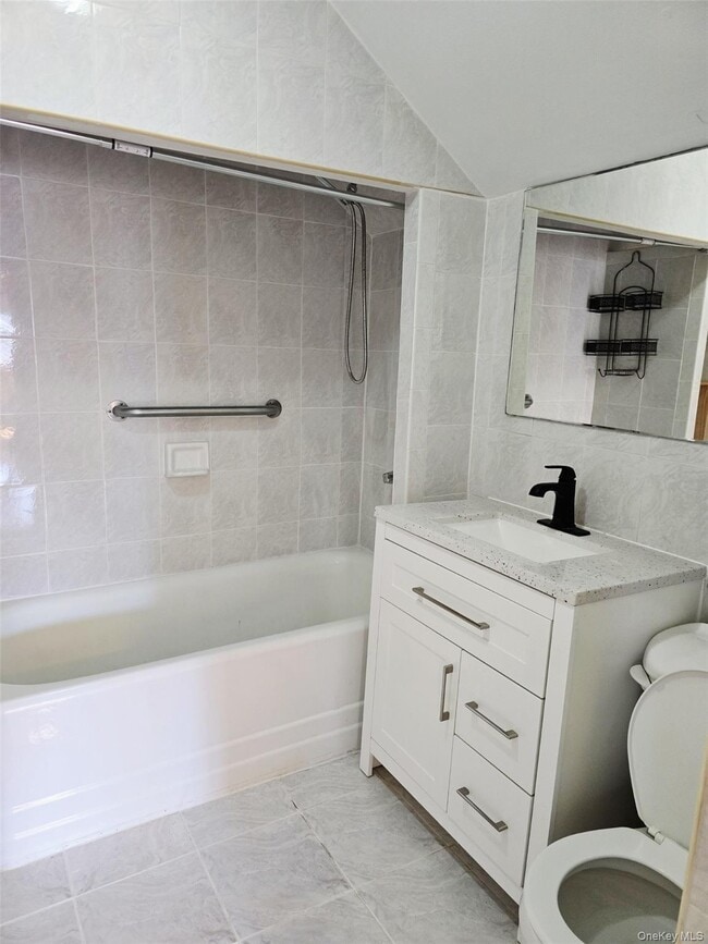 Building Photo - 3913 Lyme Ave