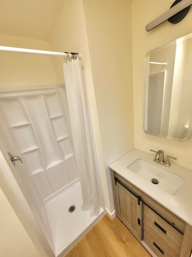 Building Photo - 1550 Encino Dr
