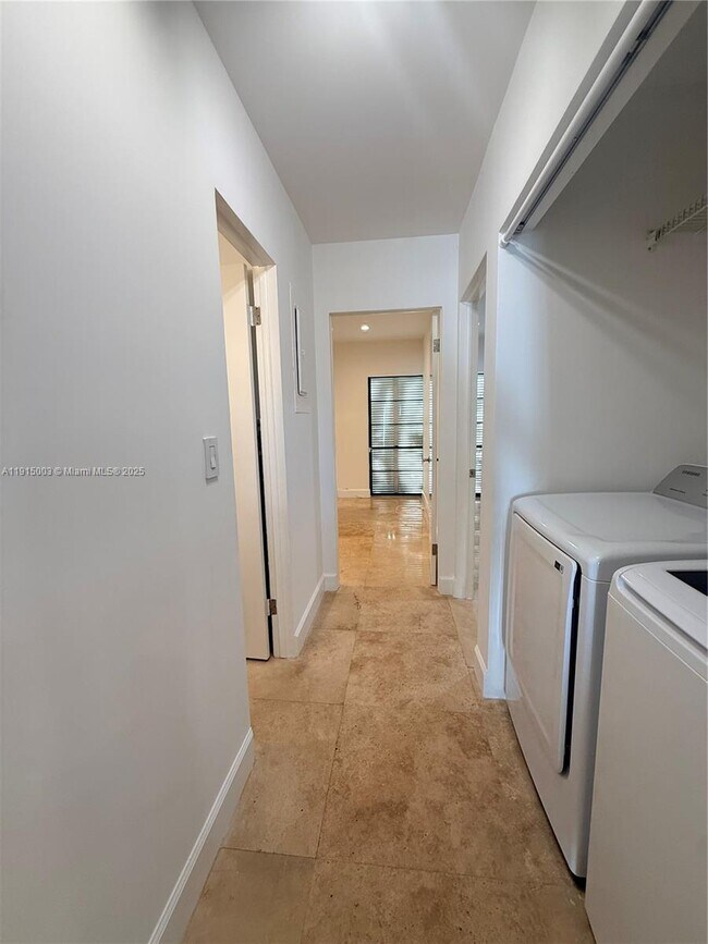 Building Photo - 15315 Loch Isle Dr W