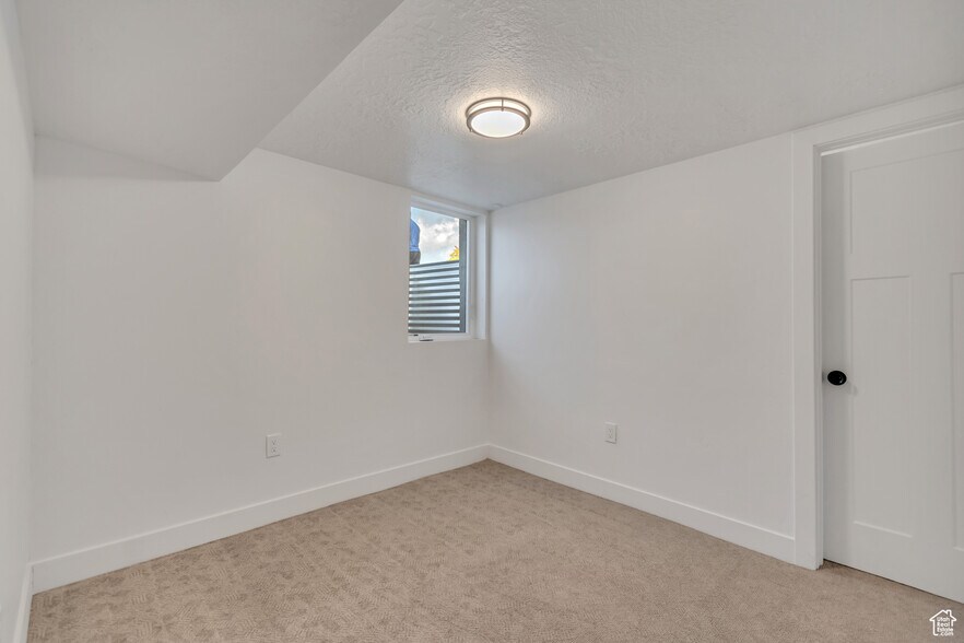 Building Photo - 394 N 100 E