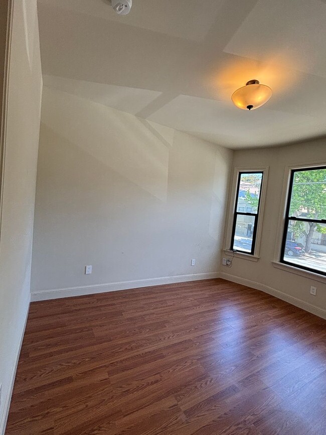 Building Photo - 2264