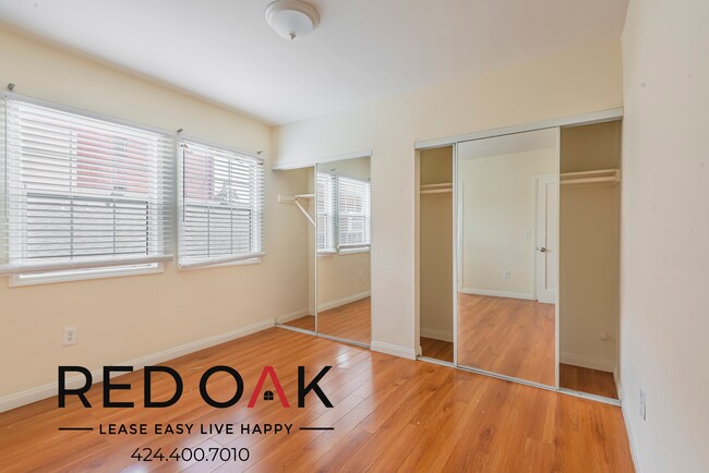Building Photo - 615 1/2 N Rossmore Ave-209