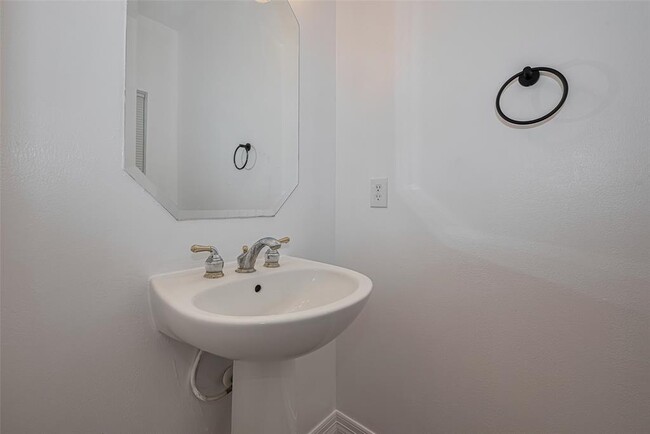 Building Photo - 4160 Greystone Way