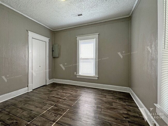 Building Photo - Cozy 2 Bedroom, 1 Bathroom Home in West Sp...