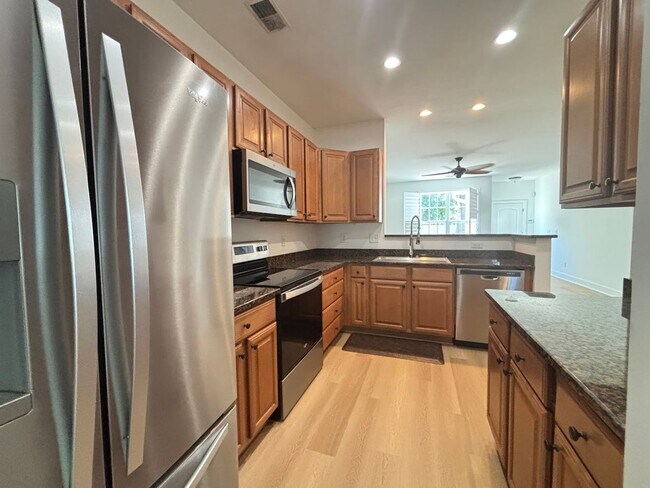 Building Photo - Beautiful 3-Bedroom, 3.5-Bath Townhome in ...