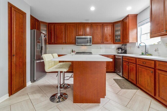 Building Photo - 3302 Eaton Ct