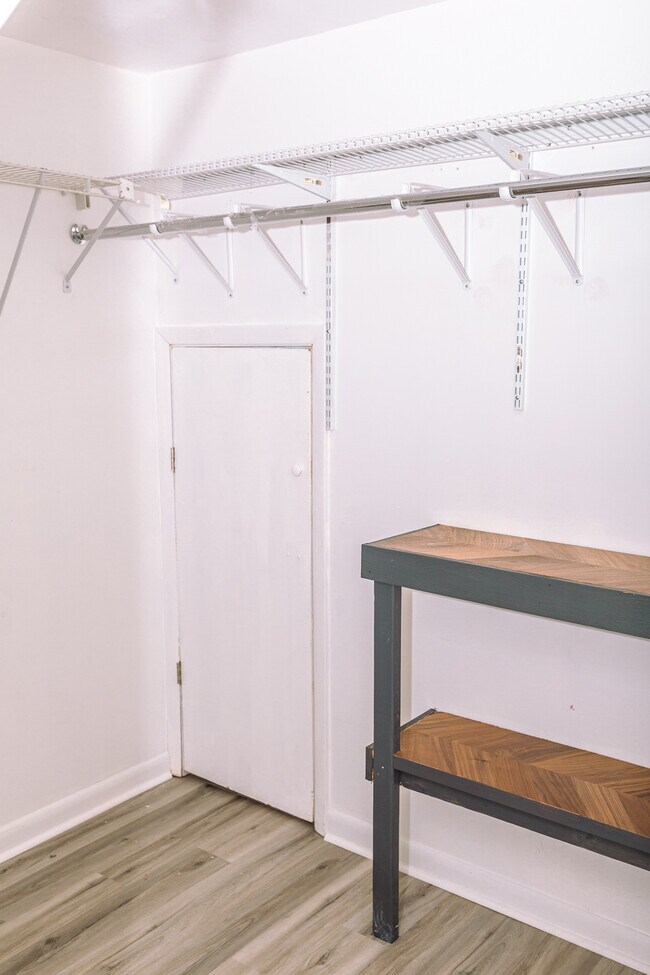 Building Photo - 9808 Emerald Point Dr