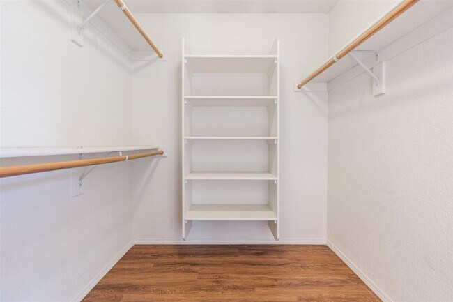 Building Photo - Charming 3 Bedroom 2.5 Bath Condo Available Now!