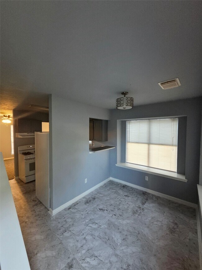 Building Photo - 803 Whelton Dr