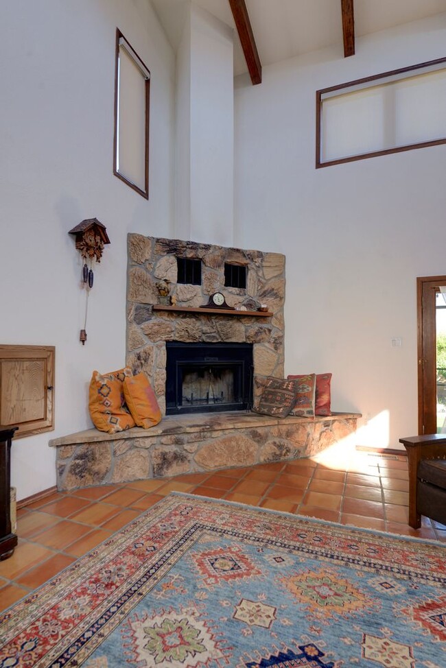 Building Photo - Stunning 4-Bedroom Albuquerque Foothill Ho...