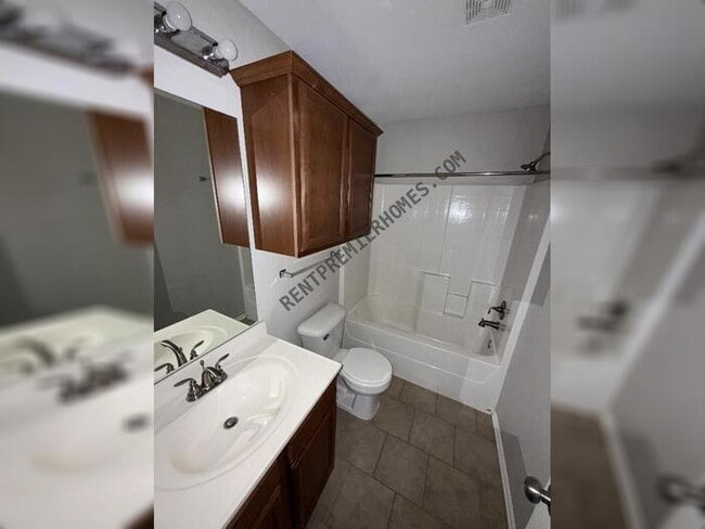 Building Photo - 3116 SE 96th St