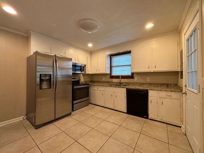 Building Photo - Beautiful Duplex in East Nashville