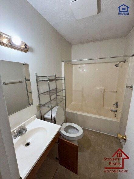 Building Photo - 876 Bybee Branch Rd