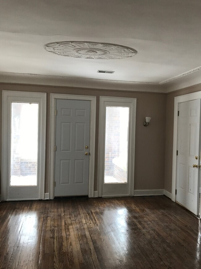 Building Photo - 3235 W Grand St