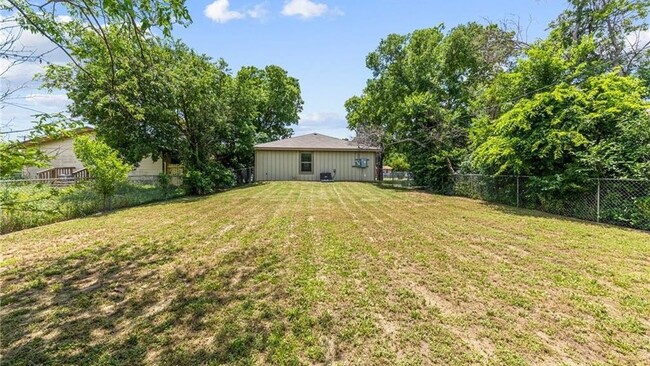 Building Photo - 2807 Terrace Dr