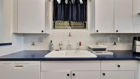 Building Photo - 402 Sea Oats Dr