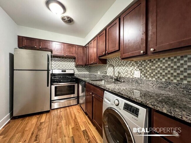 Building Photo - 1 bedroom in HIGHLAND PARK IL 60035
