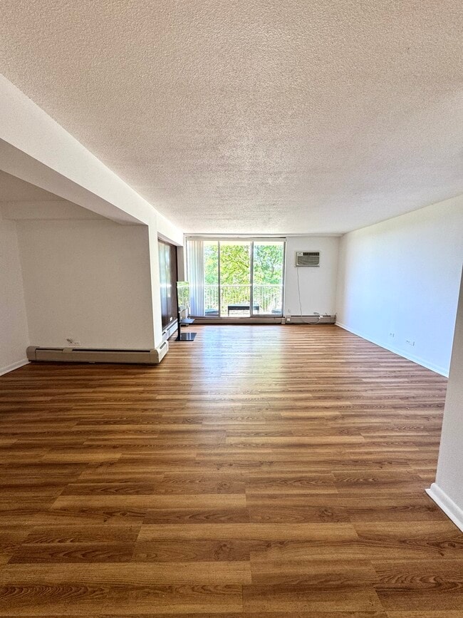 Building Photo - 2211 S Stewart Ave