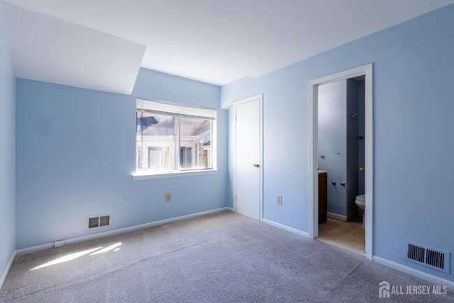 Building Photo - 1050 Schmidt Ln