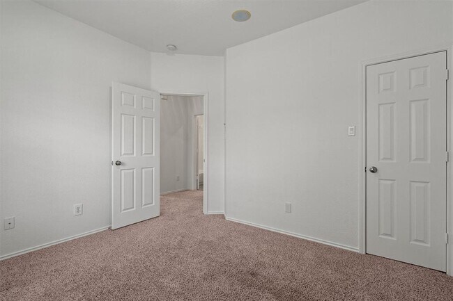 Building Photo - 9201 Brodie Ln