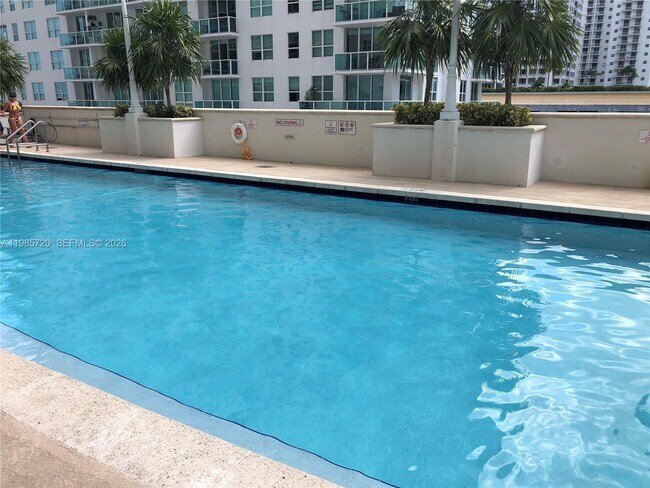 Building Photo - 1200 Brickell Bay Dr