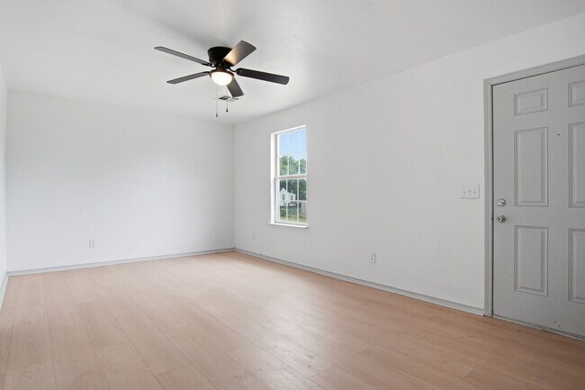 Building Photo - 1305 Bellevidere Dr