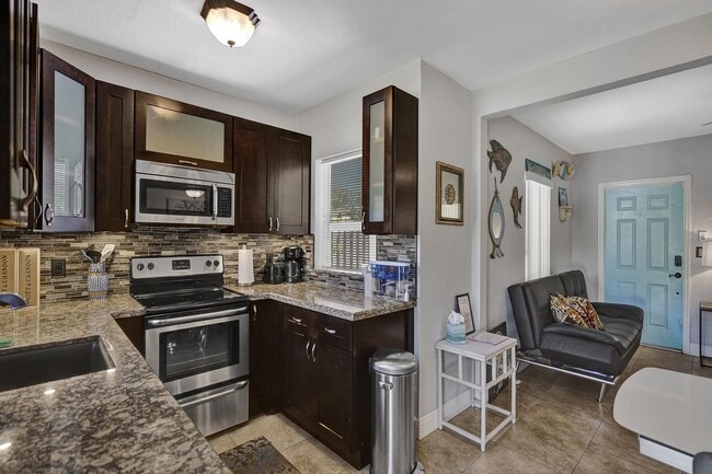 Building Photo - 1417 N Andrews Ave